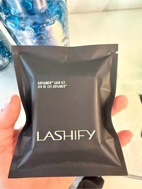 LASHIFY Bold Gossamer Lashes B.12 – Black